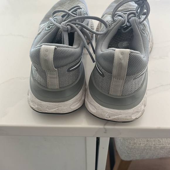 Nike react infinity flyknit size 8.5 - Picture 3 of 5